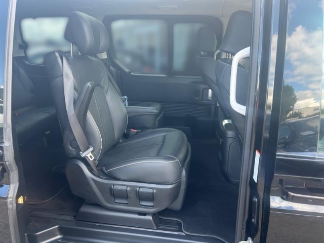 Fahrzeugabbildung Hyundai STARIA Signature 4WD 7-Sitzer El. Panodach Navi