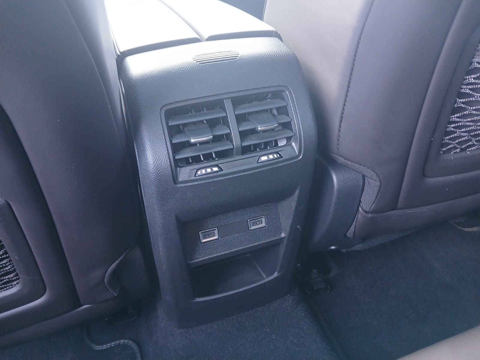 Fahrzeugabbildung DS Automobiles DS4 Benzin Automatik 130 ETOILE *LEDER*MatrixLED