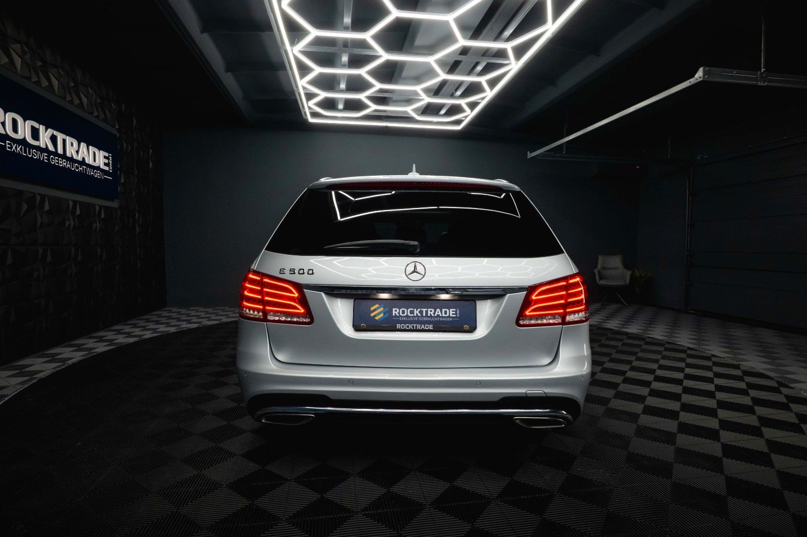 Fahrzeugabbildung Mercedes-Benz E 500 V8 CGI AMG Sport *Airmatic*Pano*ACC*H&K*