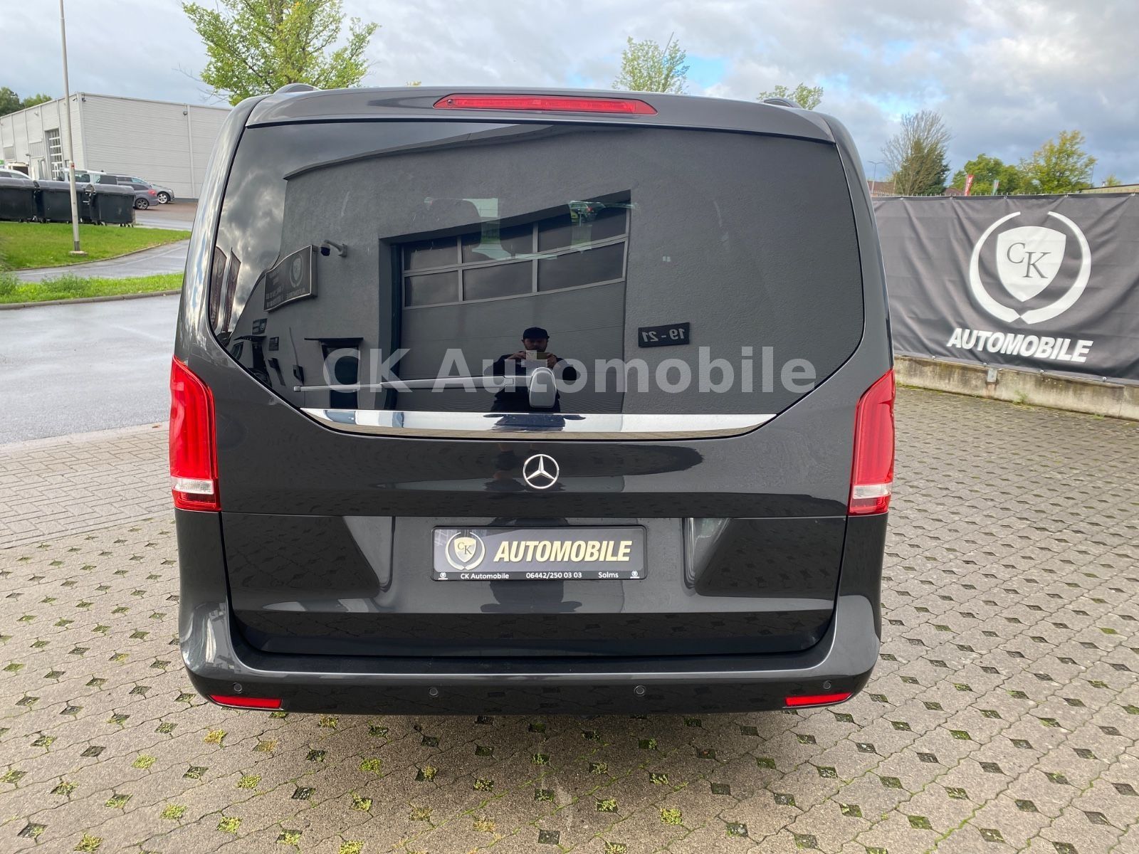 Fahrzeugabbildung Mercedes-Benz V 300 d EDITION 4MATIC lang/7Sitze/Navi/Kam./LED