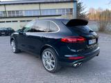 Porsche Cayenne S E-Hybrid Platinum Edition*PANORAMA*NAV - Porsche Cayenne mit Hybrid-Antrieb: Geländewagen