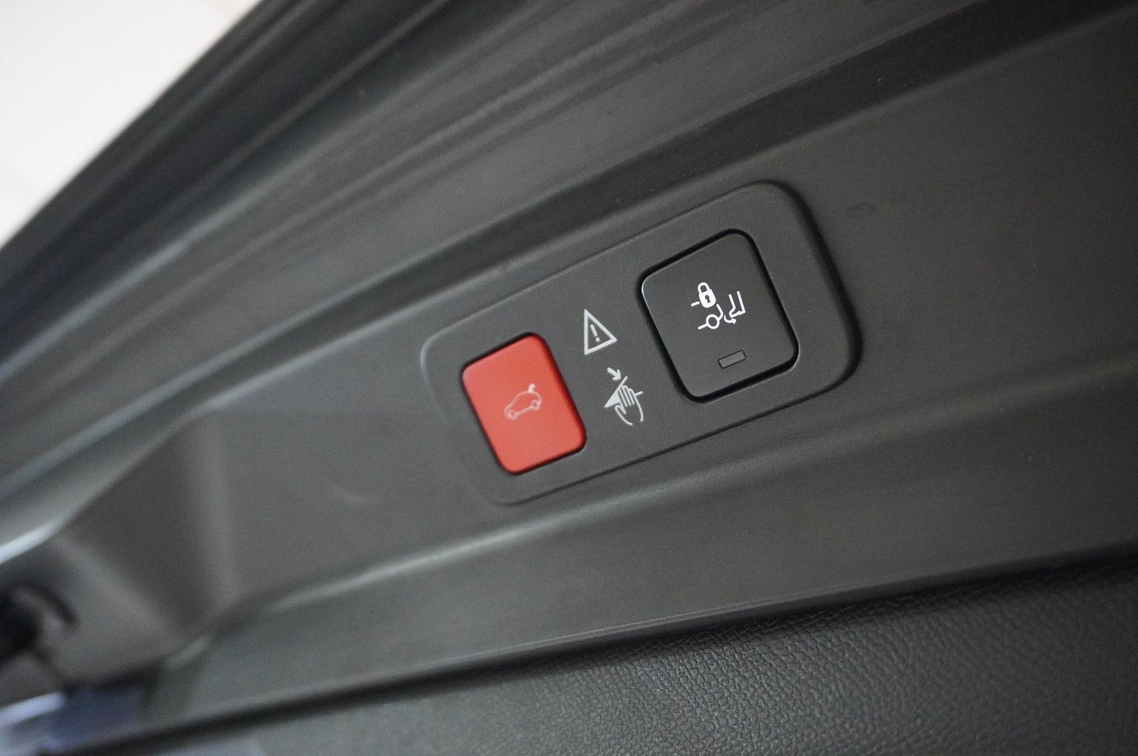 Fahrzeugabbildung Peugeot 5008 1.2T ALLURE GT-LINE 7-SITZ NAVI/LED/KAMERA