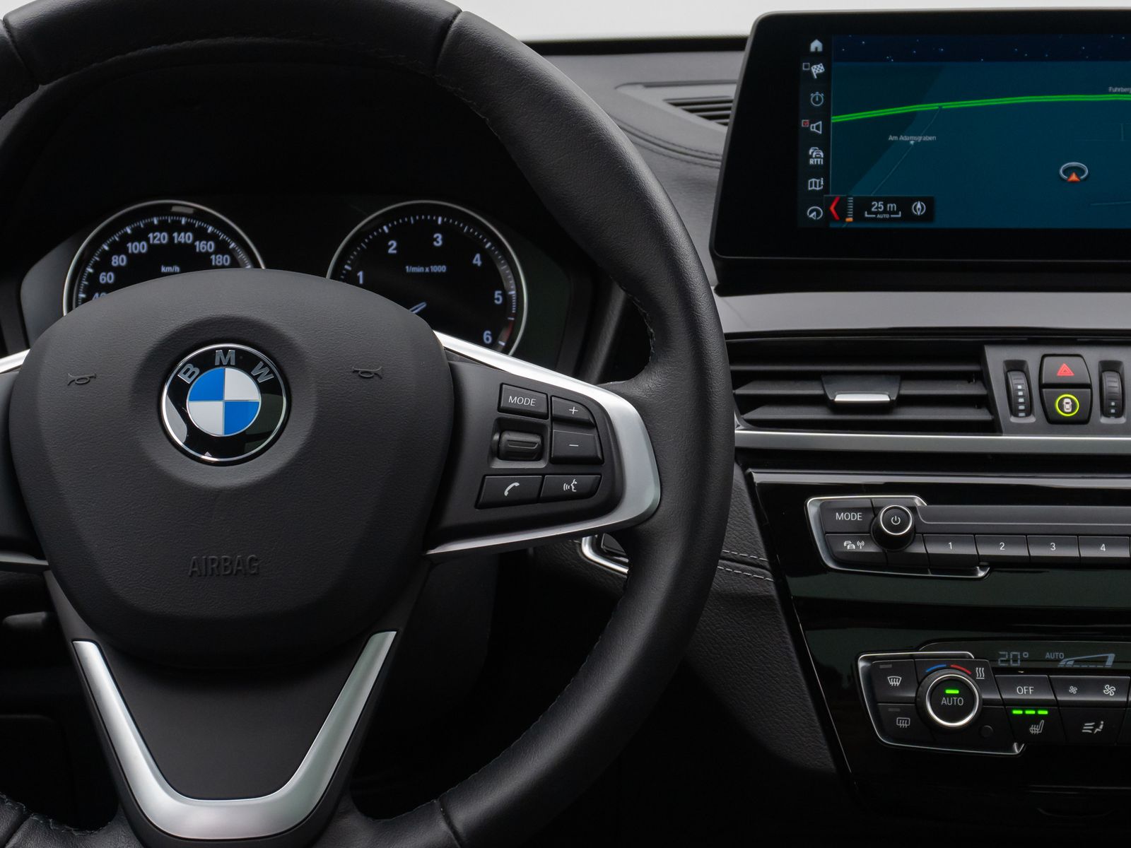 Fahrzeugabbildung BMW X1 xD20d Sport Line Panorama Kamera HUD DAB AHK