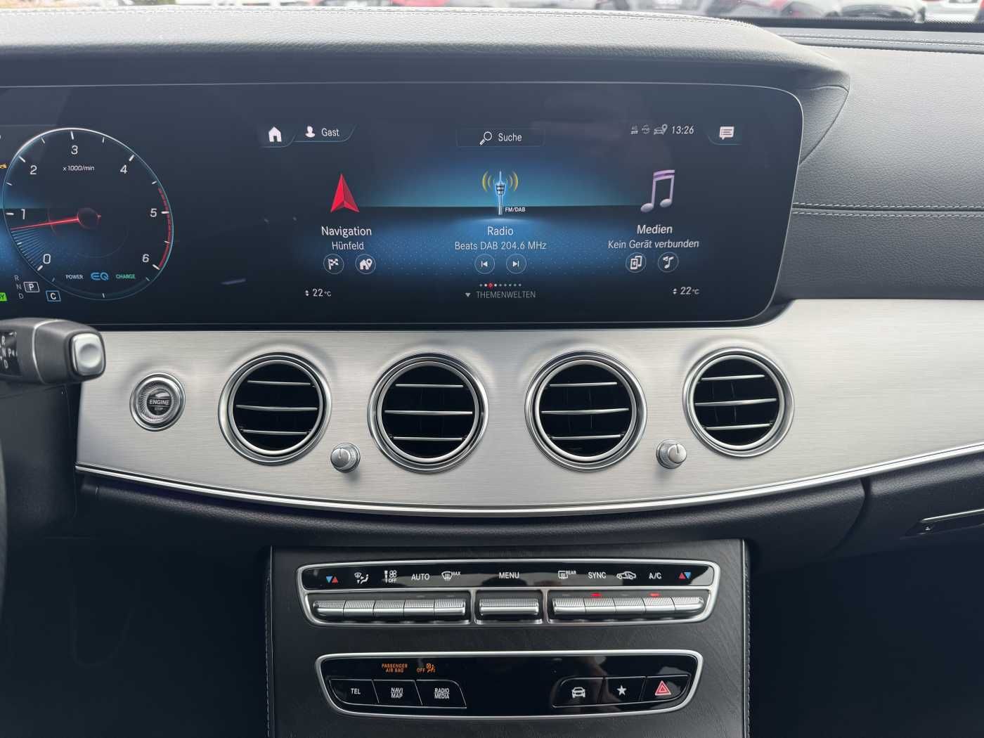 Fahrzeugabbildung Mercedes-Benz E 220d AMG+Pano+Distr+Multibeam+RFK+Night