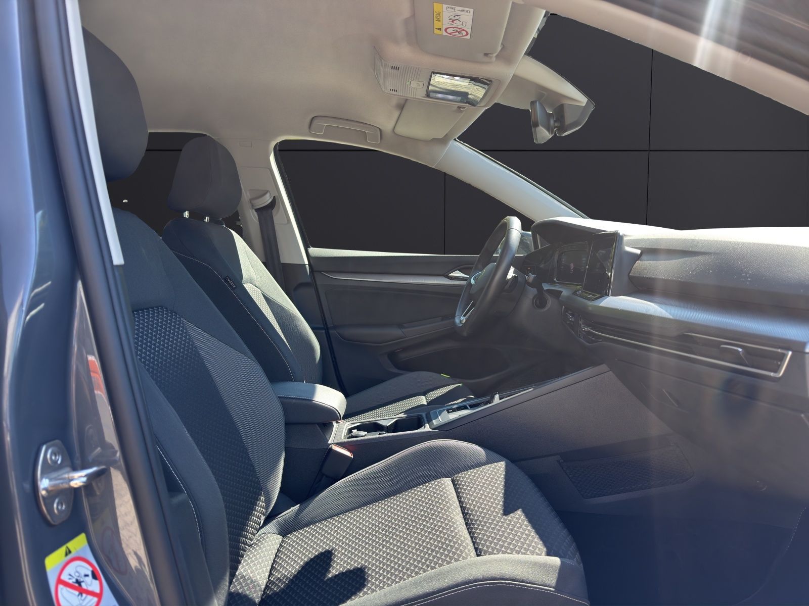 Fahrzeugabbildung Volkswagen Golf VIII Active TDI DSG LED ACC SHZ PDC NAVI AM