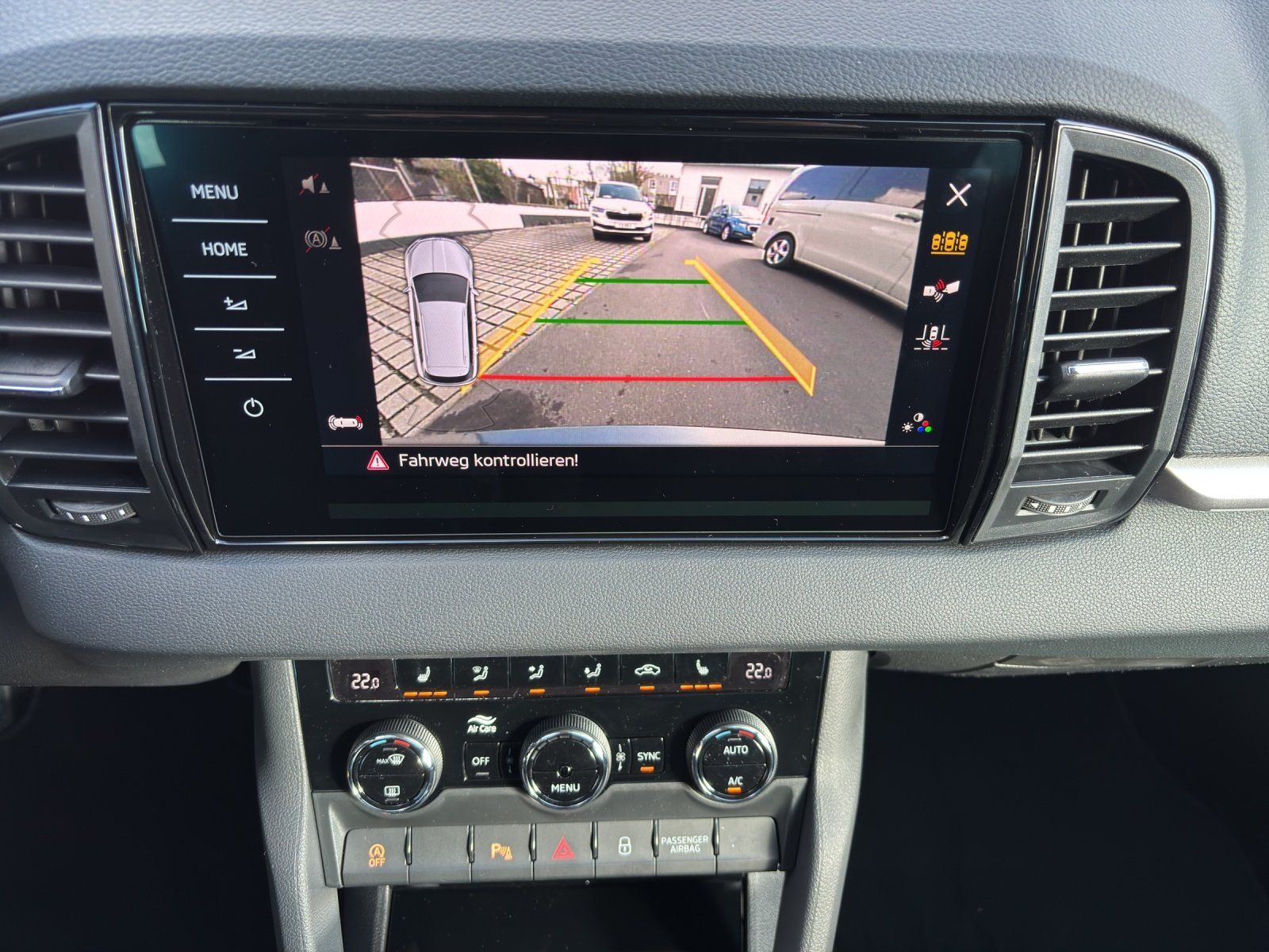 Fahrzeugabbildung SKODA Karoq Balance 1,5 TSI 110 kW DSG AHK/MATRIX/LED