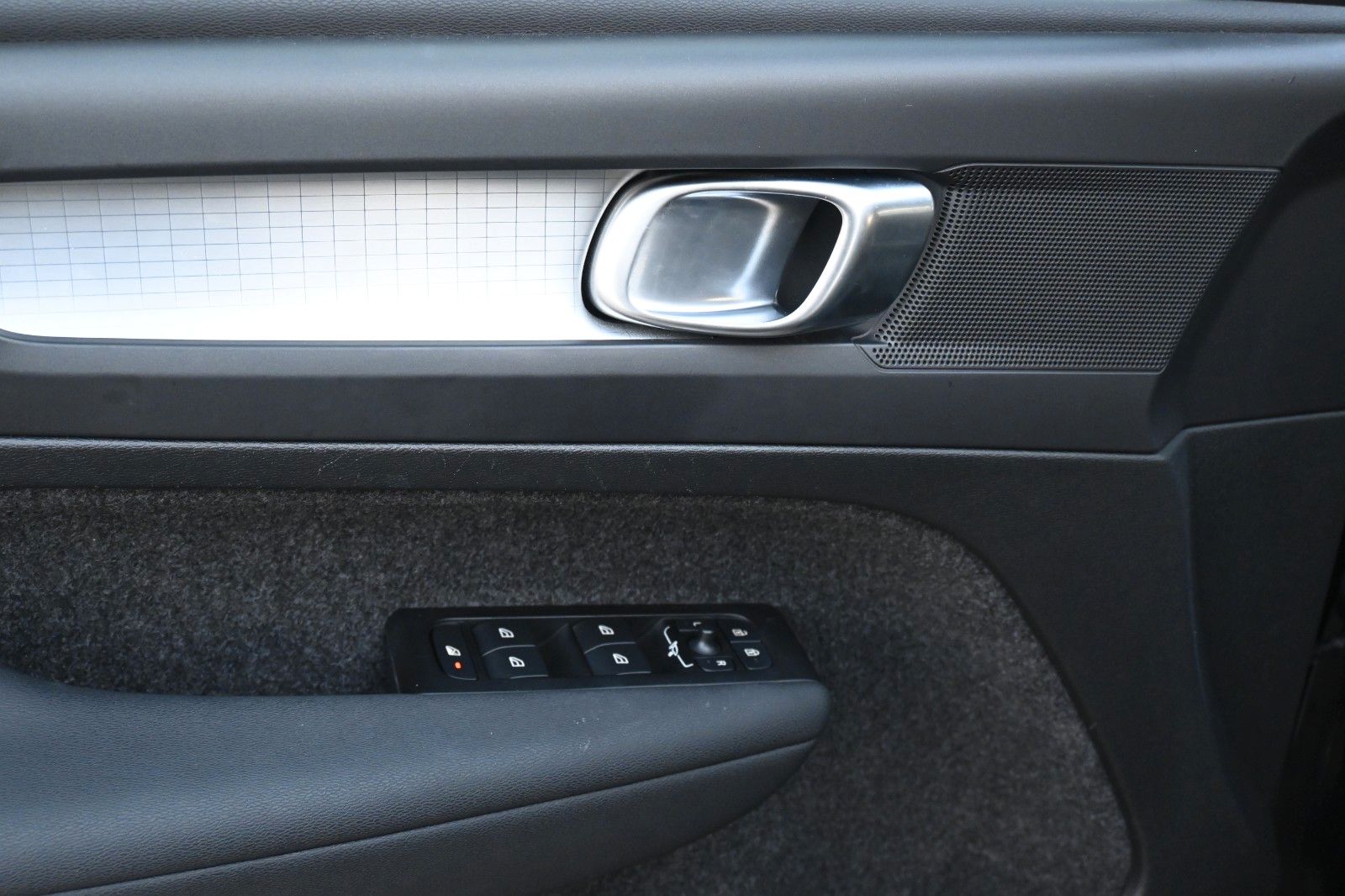 Fahrzeugabbildung Volvo XC40 T3 Benzin Momentum*RFK*FSHZG*