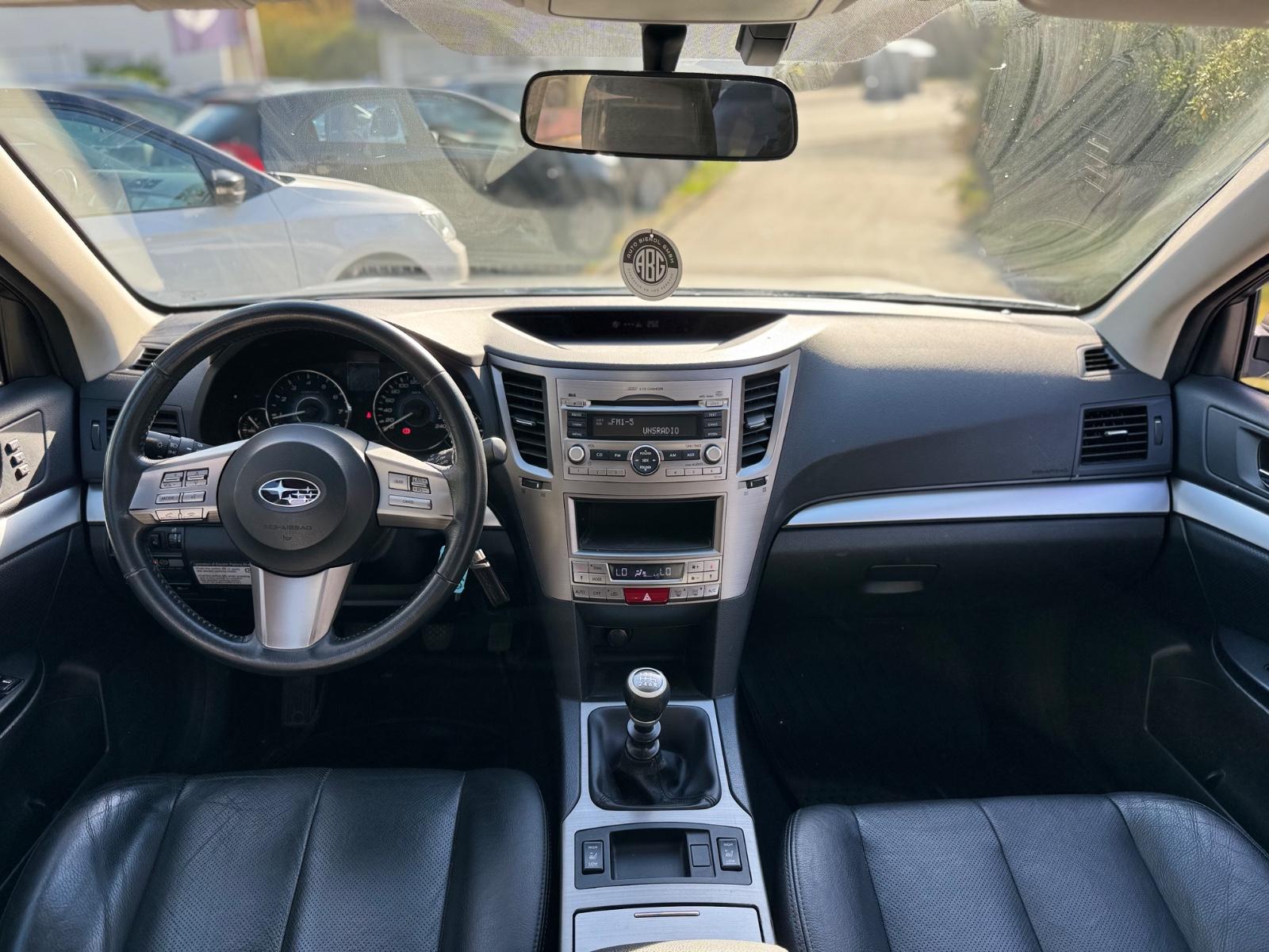 Subaru Outback 2010 — photo 14