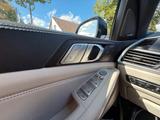 BMW X7 xDrive30d - - weiße BMW X7