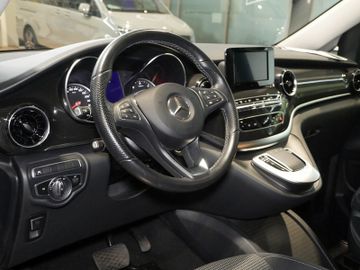 Mercedes V 220 - 11