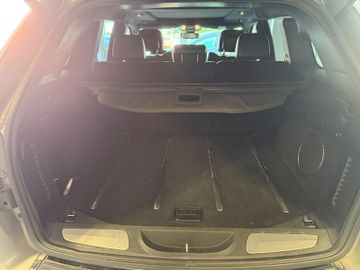 Jeep Grand Cherokee - 12