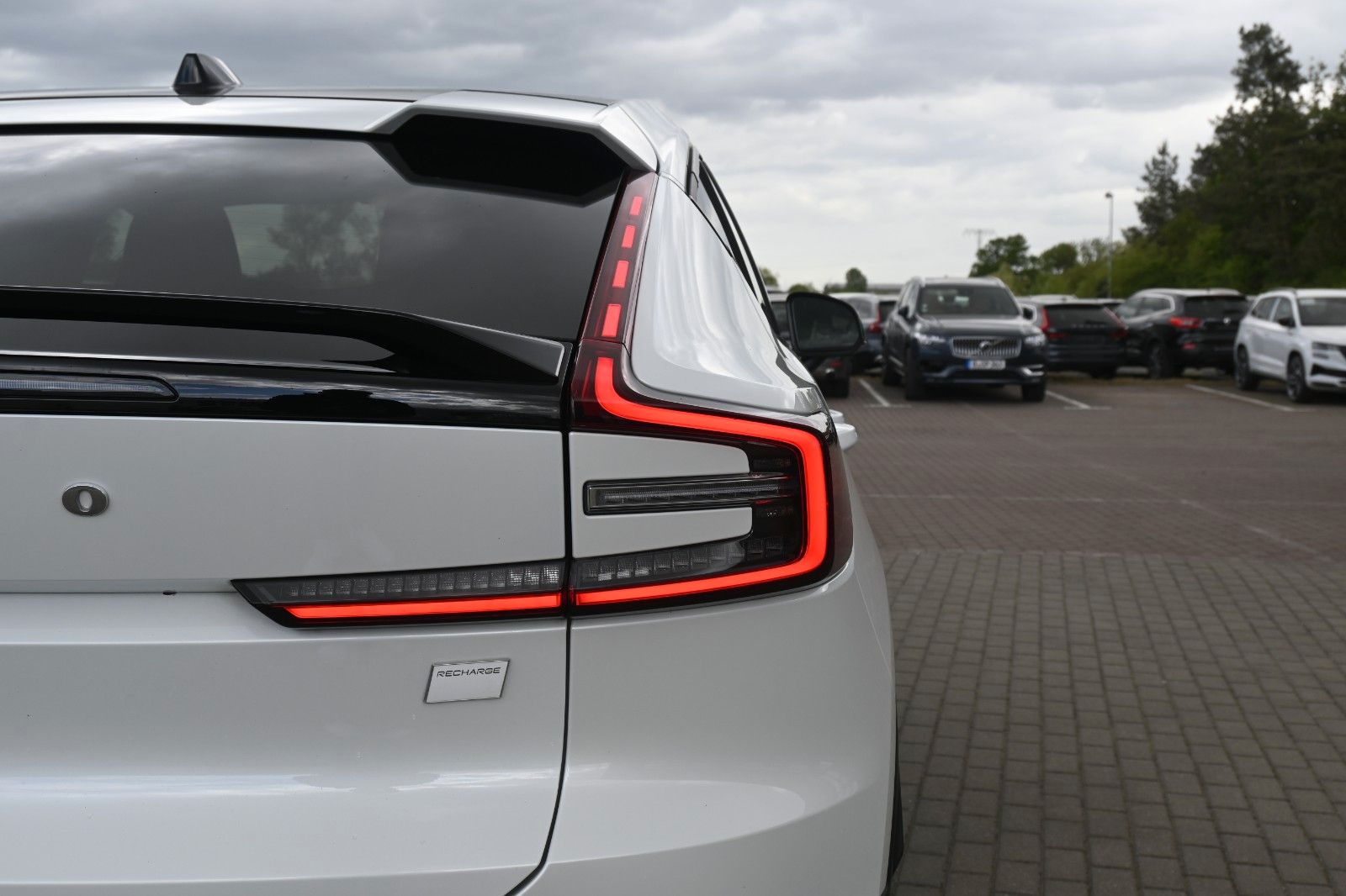 Fahrzeugabbildung Volvo C40 Ultimate BEV Single Motor H/K*AHK*PANO*