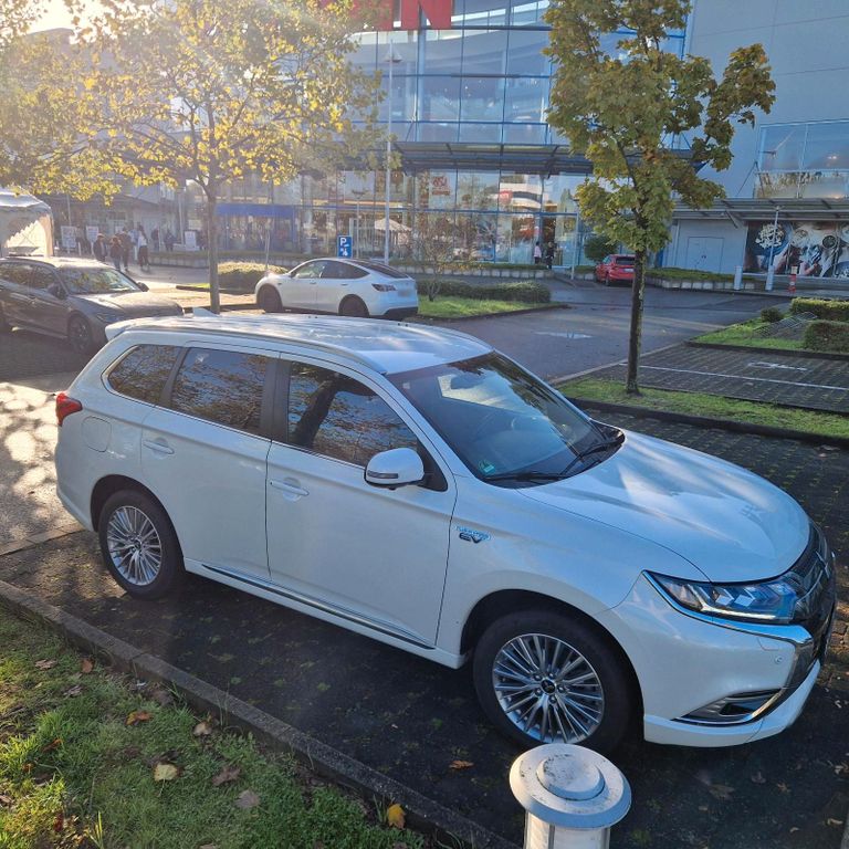 Image of Mitsubishi Plug-in Hybrid Outlander