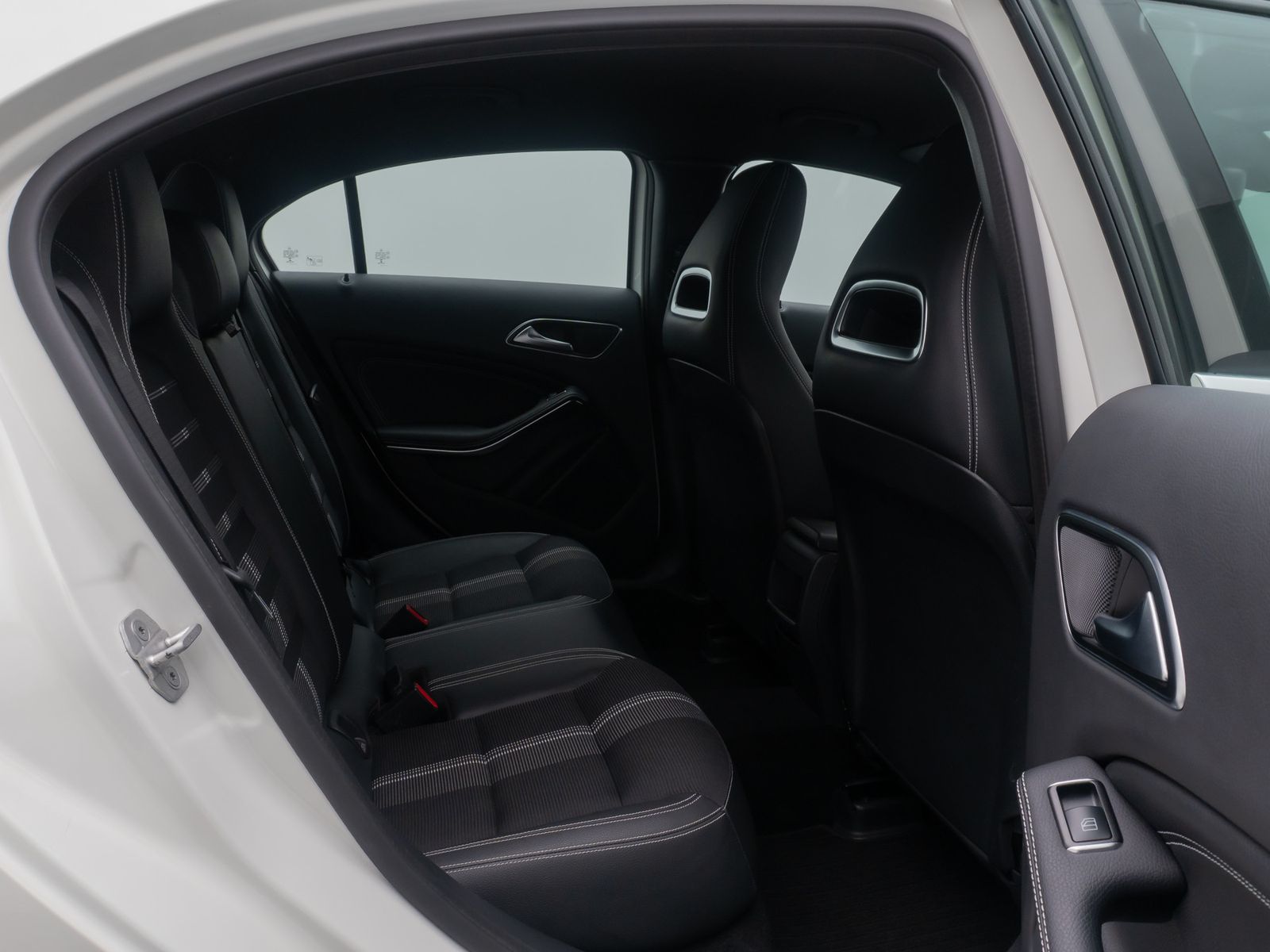 Fahrzeugabbildung Mercedes-Benz A180 BlueEfficiency Tempomat LED ParkAss NAVI