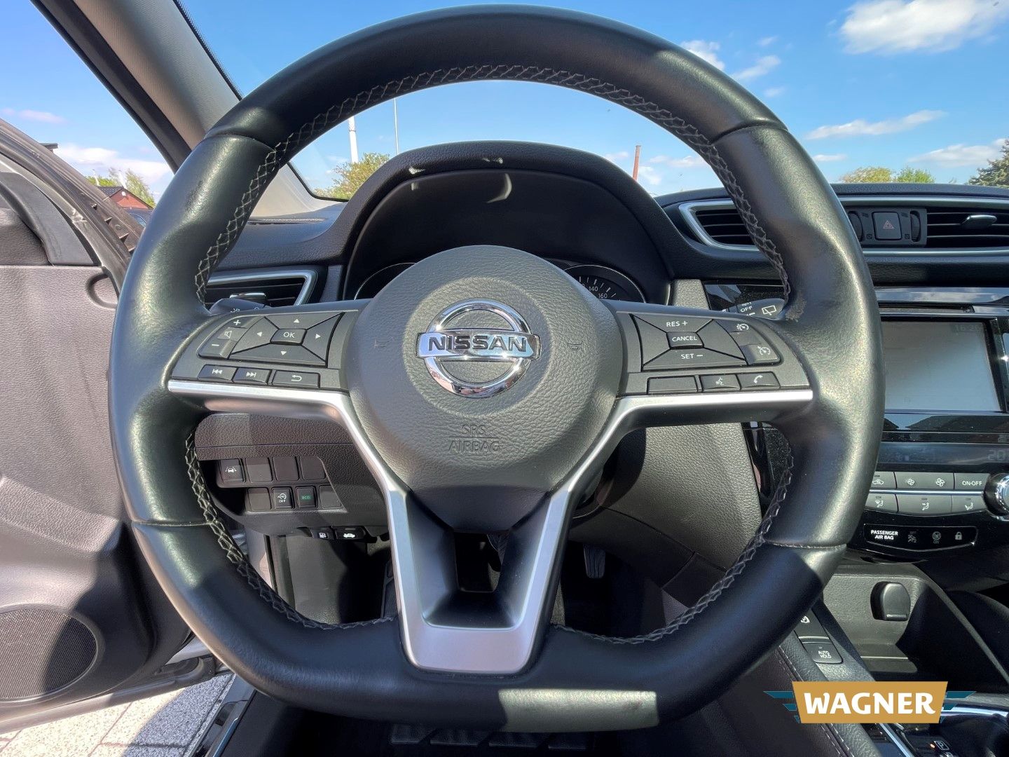 Fahrzeugabbildung Nissan Qashqai Akari Leder Pano SHZ 360°LED  Klimaautom