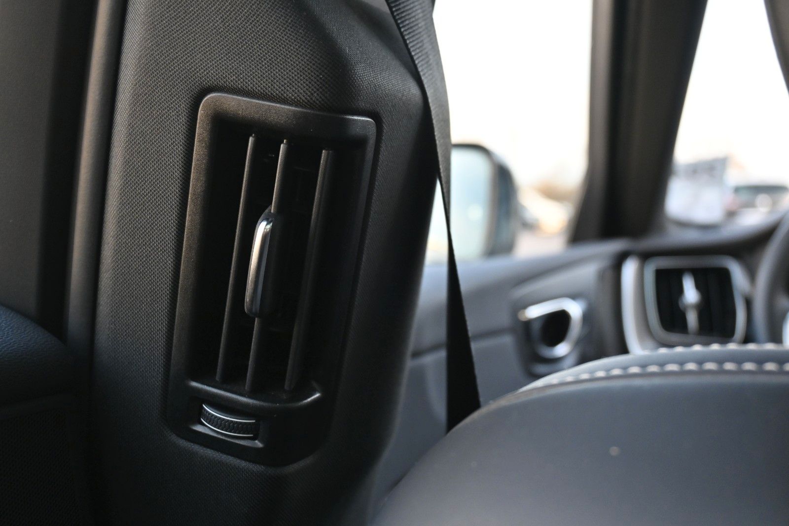 Fahrzeugabbildung Volvo XC60 T8 Ultimate Dark AWD*AHK*360°*PANO*