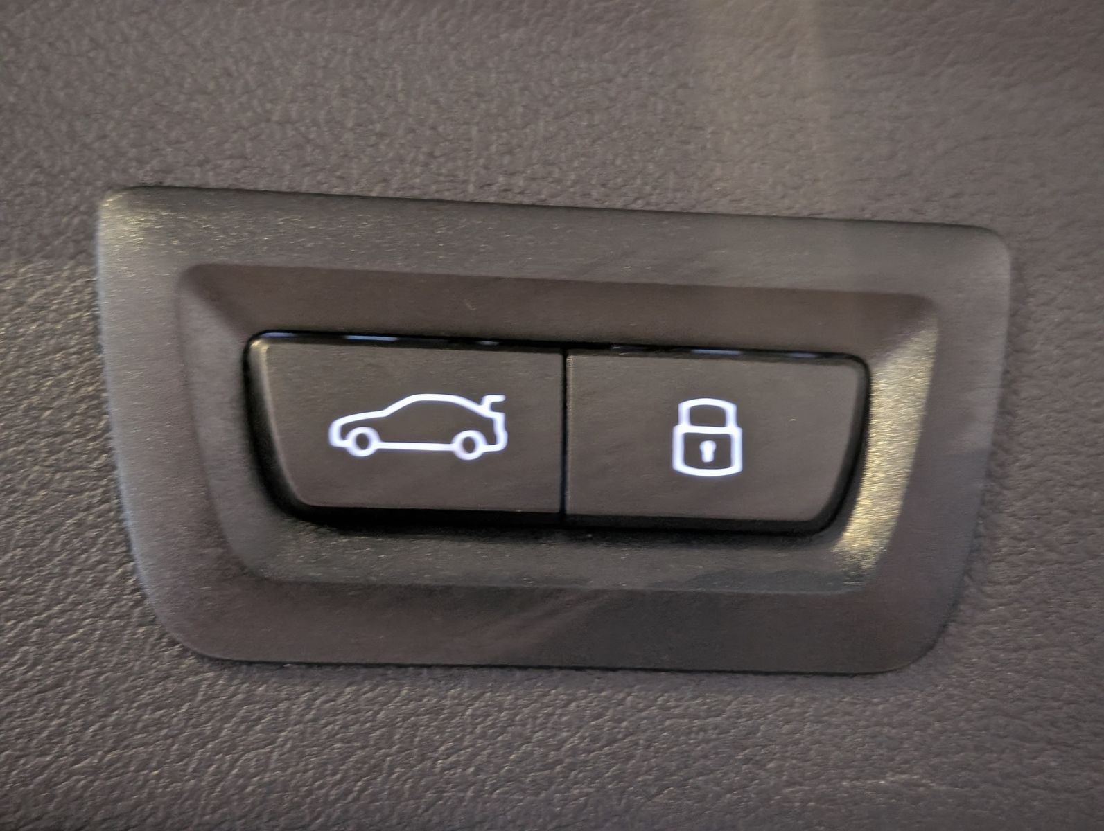 Fahrzeugabbildung BMW 123 i xDrive M-Sport Massag H/K Kamera Pano AHK