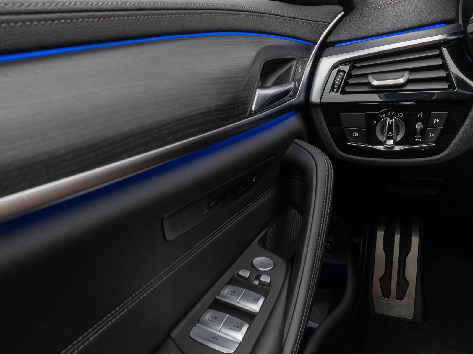 Fahrzeugabbildung BMW 540d xD M Sport Pro Laser Kamera HUD DAB H/K 20"