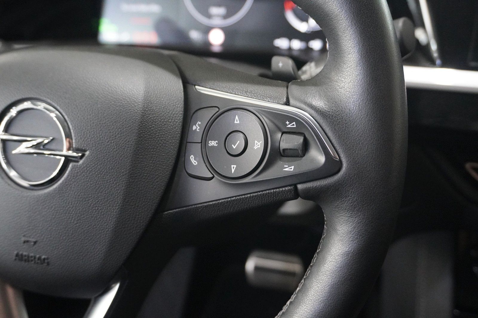 Fahrzeugabbildung Opel Grandland (X) 1.6T EDITION HYBRID NAVI/LED/VIRT.