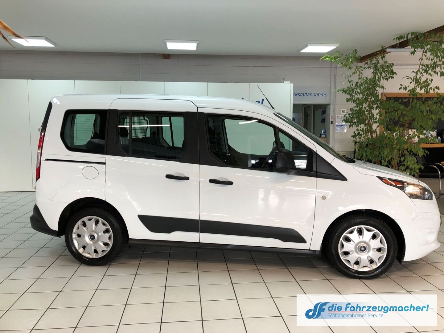 Fahrzeugabbildung Ford Transit Connect Kombi Trend 1.5 TDCi Notbremsass