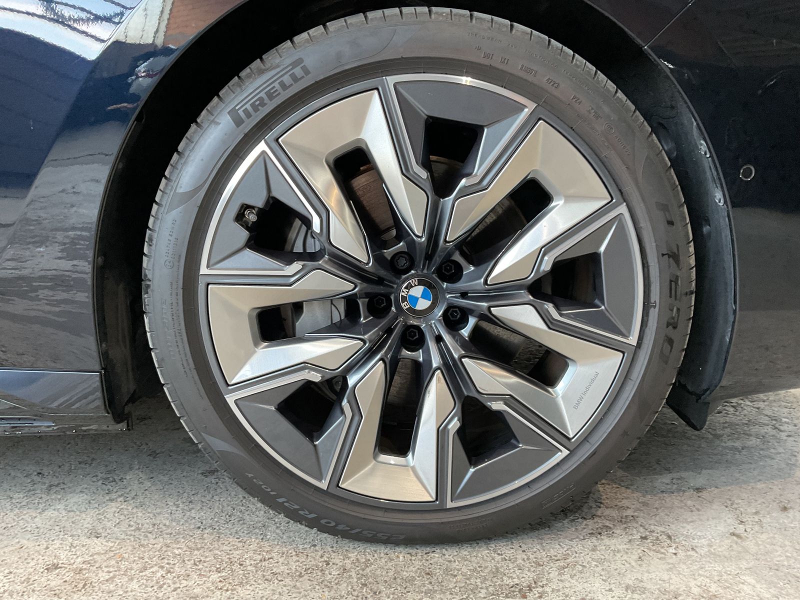 Fahrzeugabbildung BMW i7 xDrive60 Limousine M Sportpaket B&W Surround