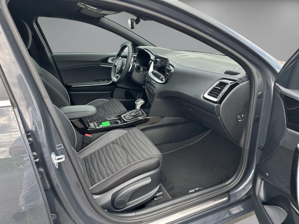 Kia Ceed_sw GT Line SW 1.5T 140 DCT7 GTL TEC