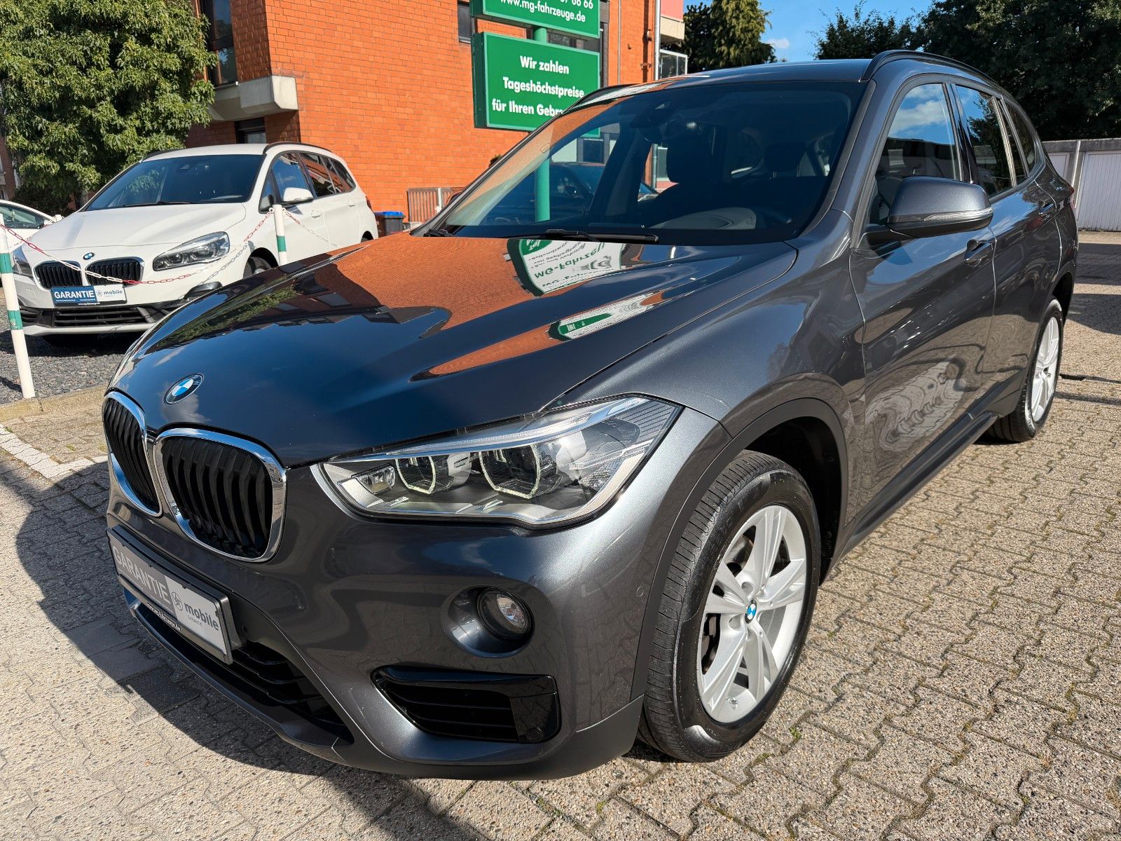 Fahrzeugabbildung BMW X1 xDrive 18 d Sport Line 1-Hand HUD AHK 8-FACH