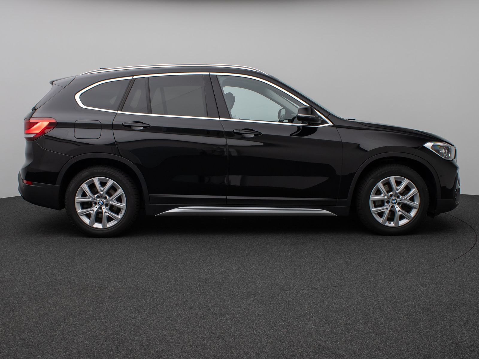 Fahrzeugabbildung BMW X1 xD25e xLine Panorama Kamera HUD DAB Komfort