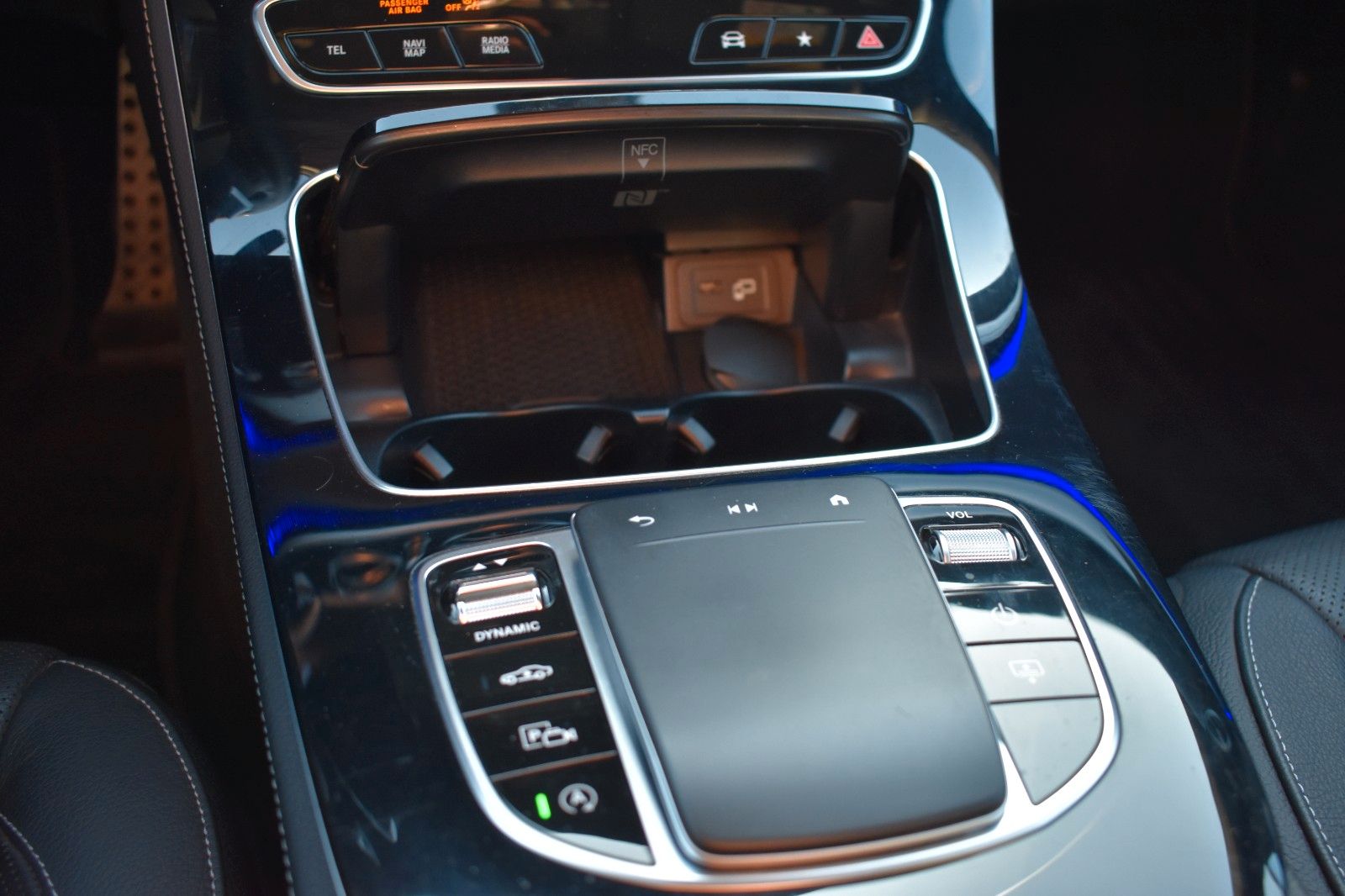 Fahrzeugabbildung Mercedes-Benz E 400d  Lim. 4Matic designo Multibeam AMG Line