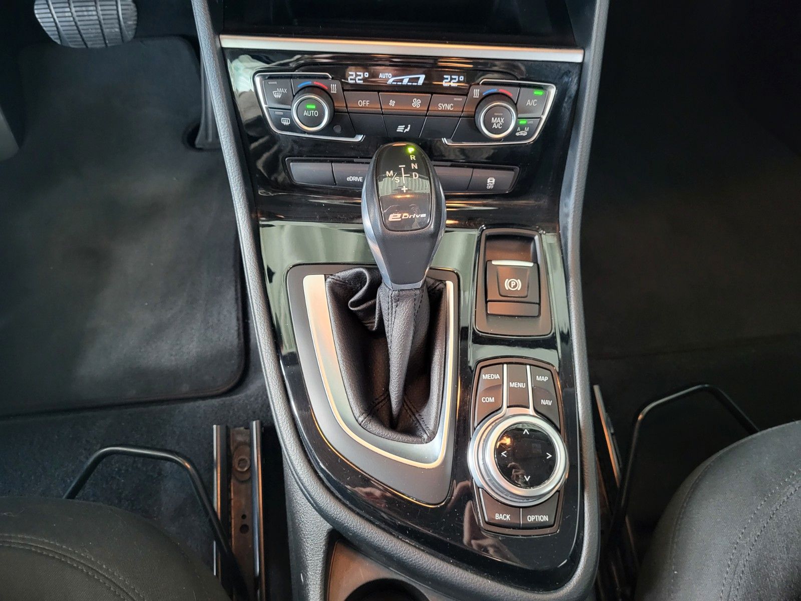 Fahrzeugabbildung BMW 225 Active Tourer/NAVI/AUTOM./LED/2.Z KLIMA