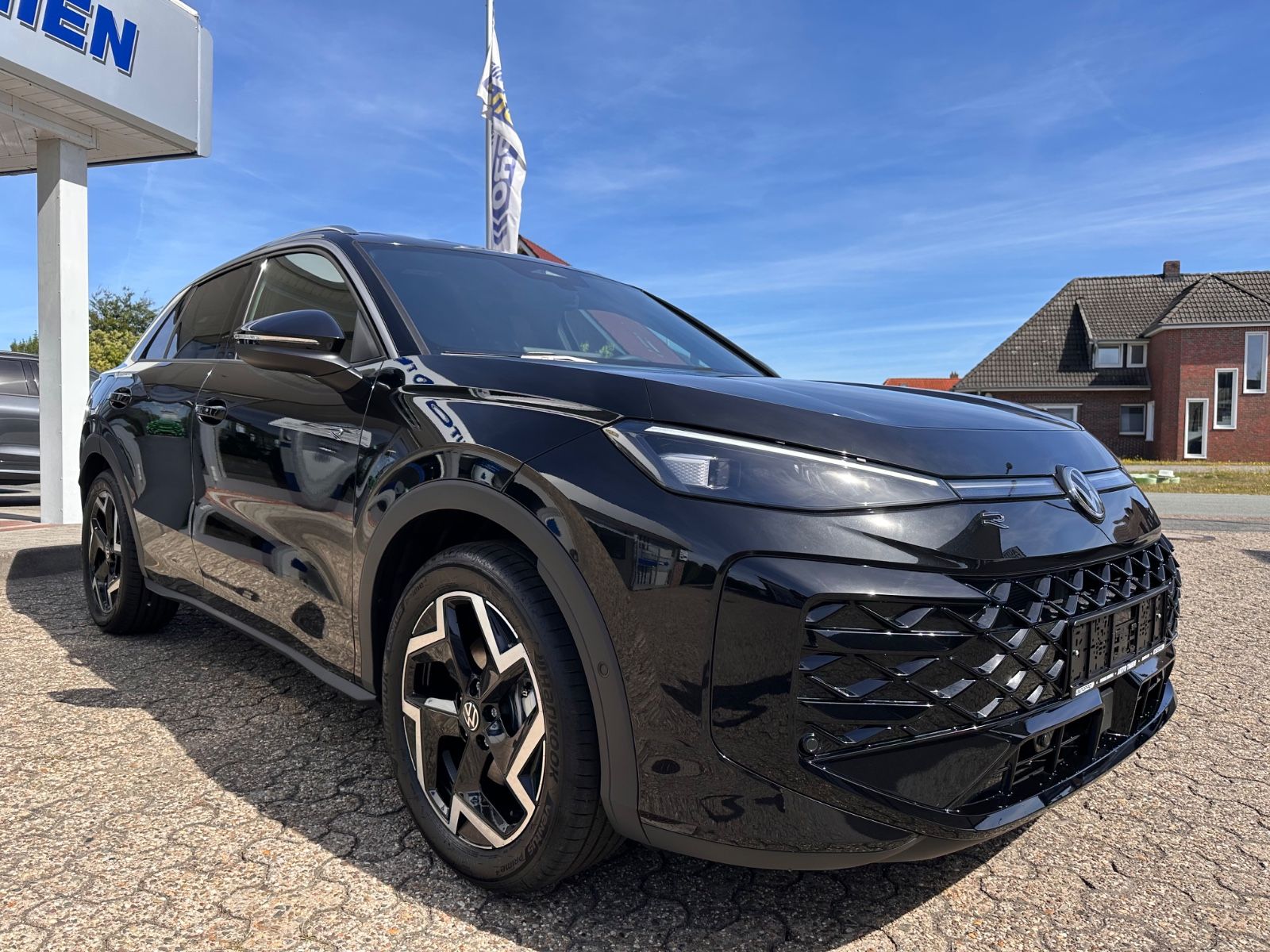 Fahrzeugabbildung Volkswagen T-Roc R Line 1.5 eTSI DSG APP/ACC/AHK/LED/eHeck