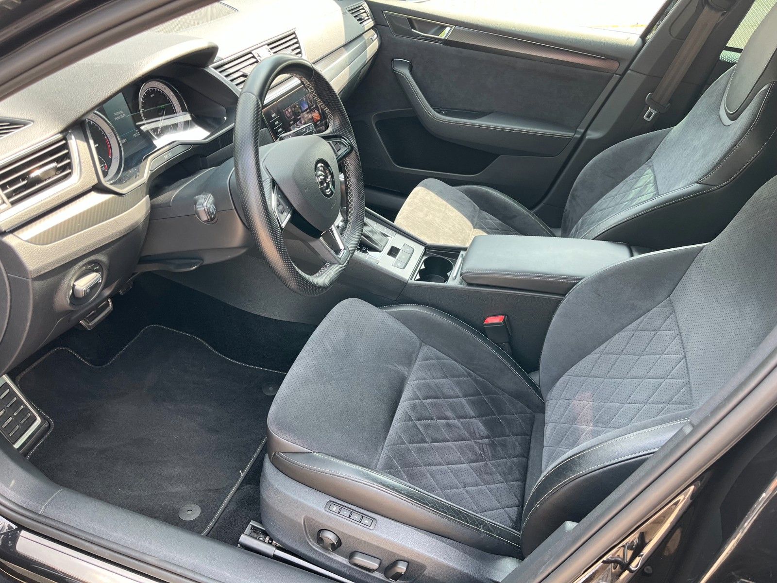 Skoda Superb Combi Sportline 4x4 +Standheizung/AHK+ foto 11