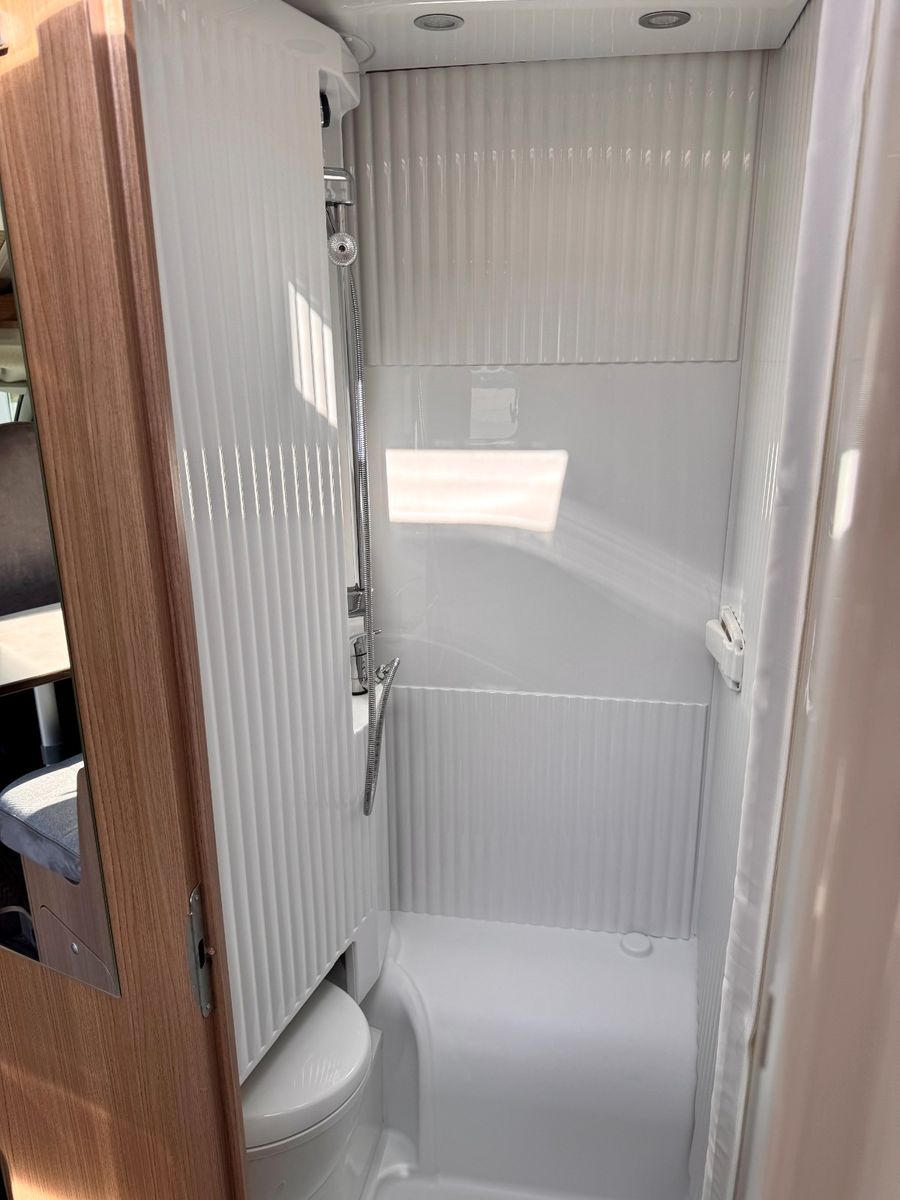 Fahrzeugabbildung Carado T338 *EDITION15 *HUBBETT *KLIMA *AHK