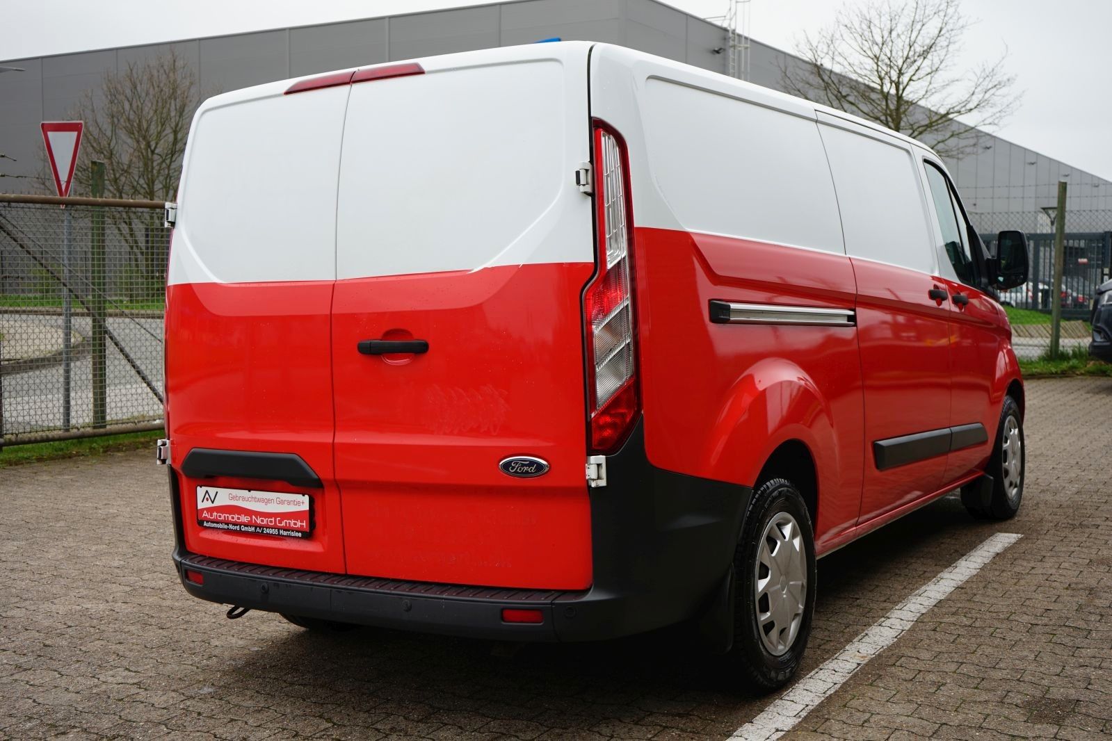 Fahrzeugabbildung Ford Transit Custom 290 L2H1 2.0 TDCI FWD 170HK