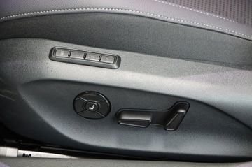 Skoda Superb 1.5 TSI DSG Sportline Combi AHK DCC Navi