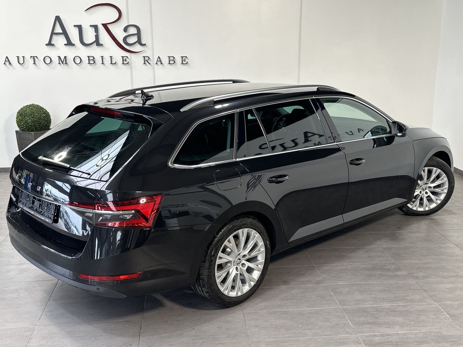 Fahrzeugabbildung SKODA Superb Combi 1.4 TSI iV Style DSG NAV+MATRIX+ACC