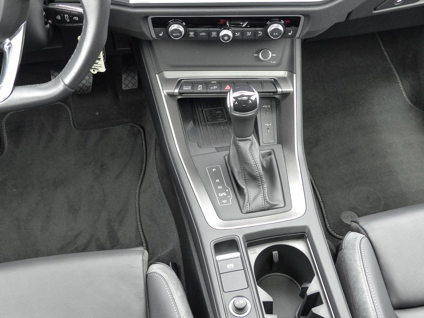 Audi Q3 Sportback 45 TFSI e S tronic S line Pano Sono foto 14