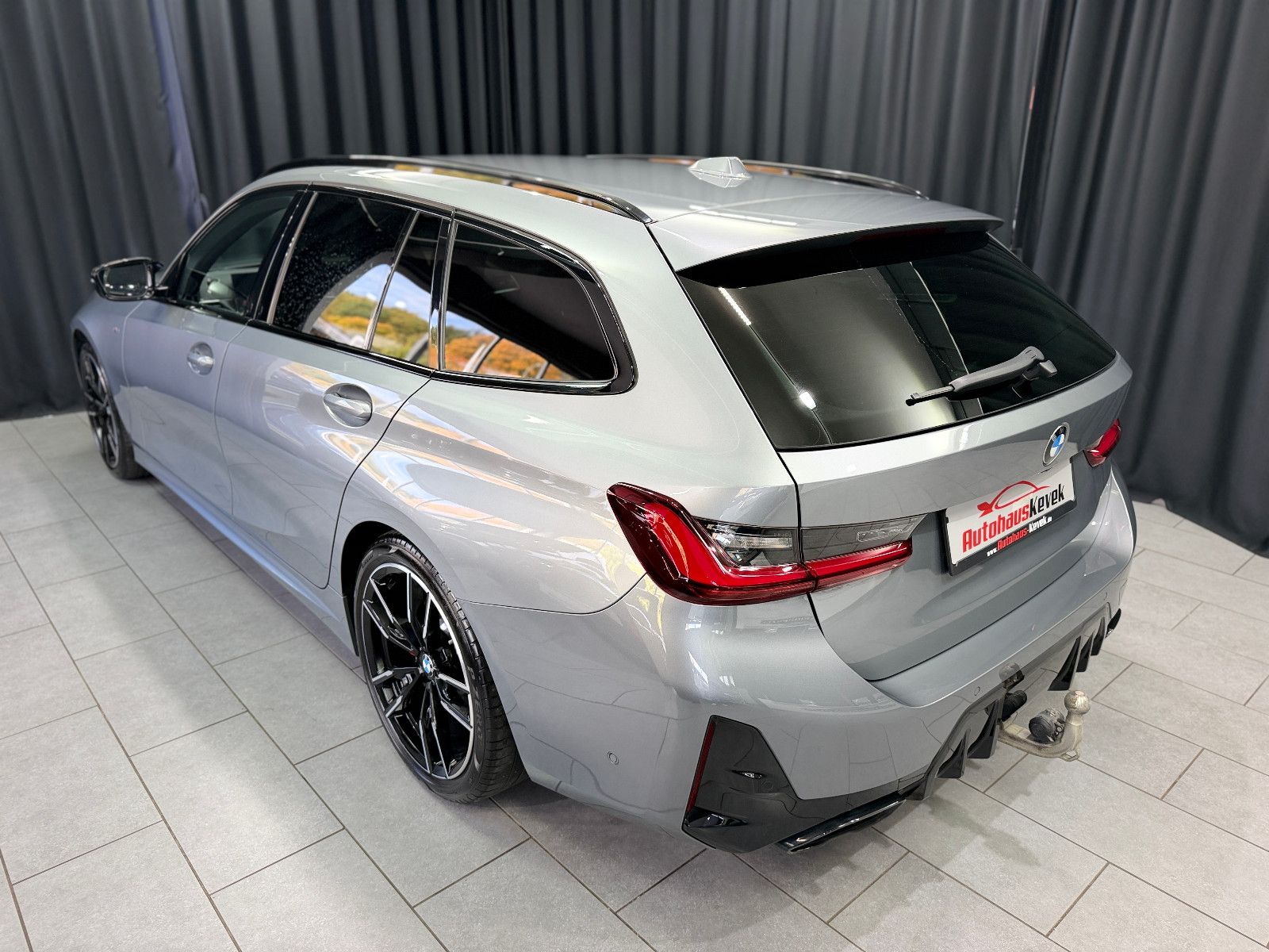Fahrzeugabbildung BMW M340i Touring xDrive|M-SITZE|360°KAMERA|AHK|VOLL
