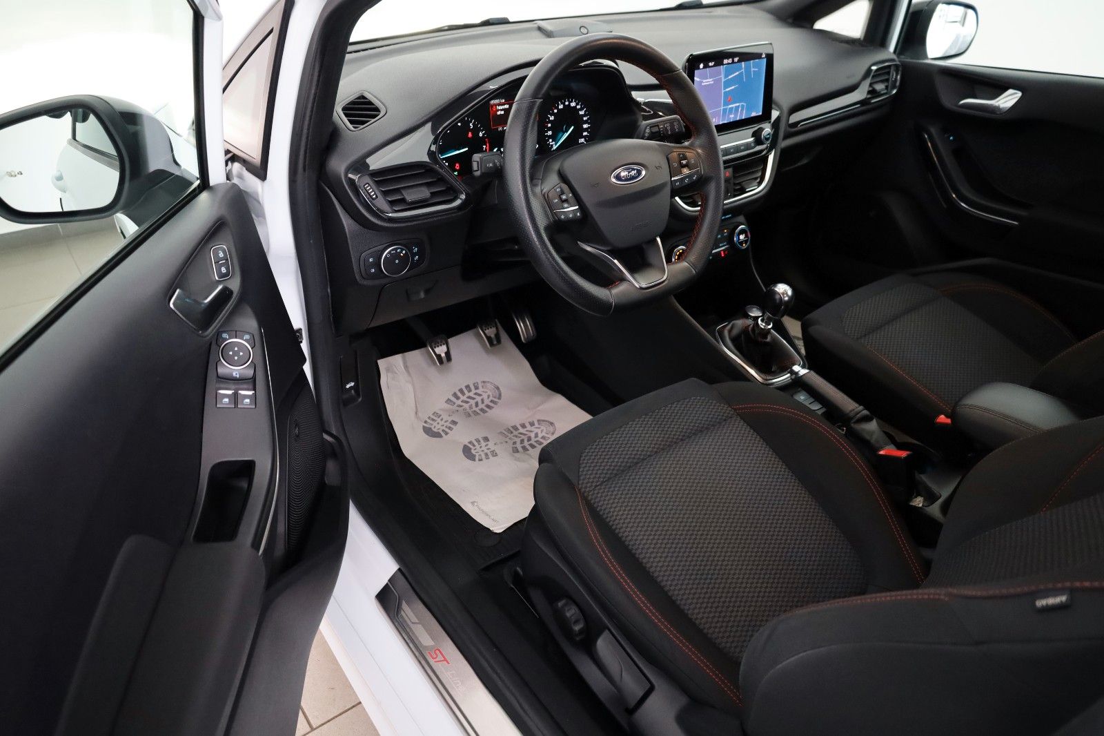 Fahrzeugabbildung Ford Fiesta ST-Line Navi,LED,SH,Kamera,B&O,ACC,SR+WR