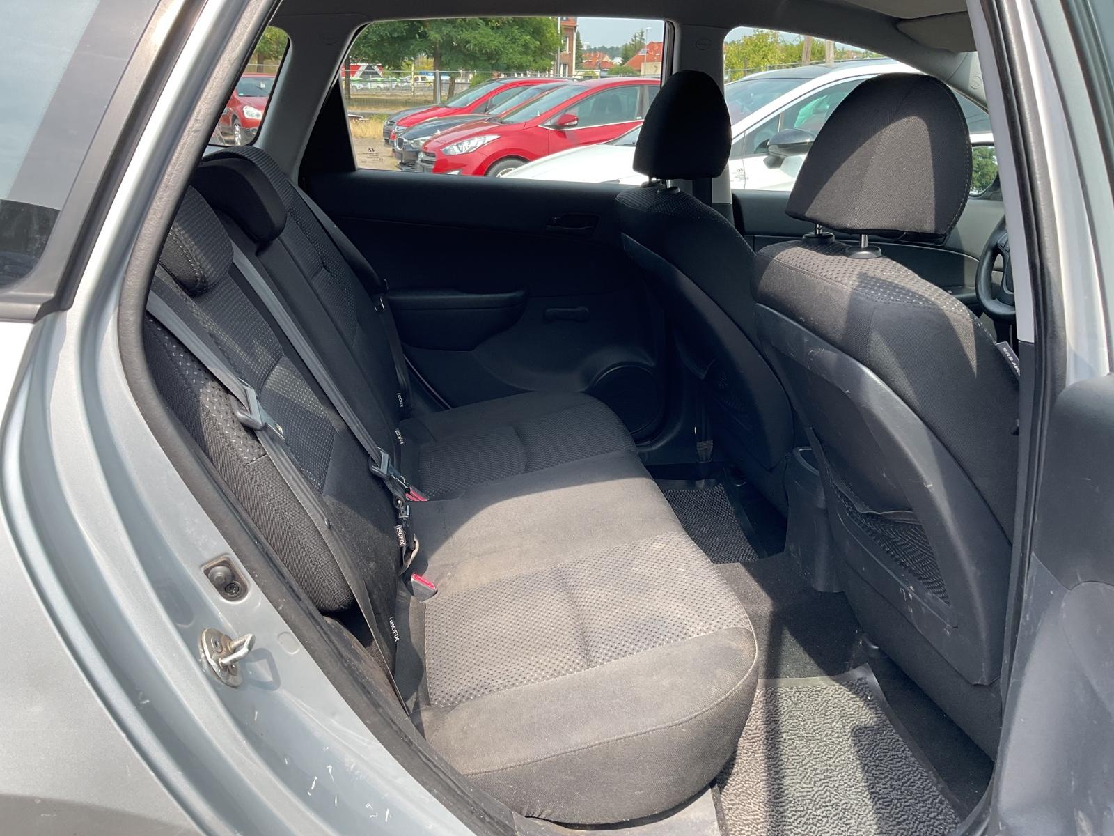 Hyundai i30 2010 — photo 18