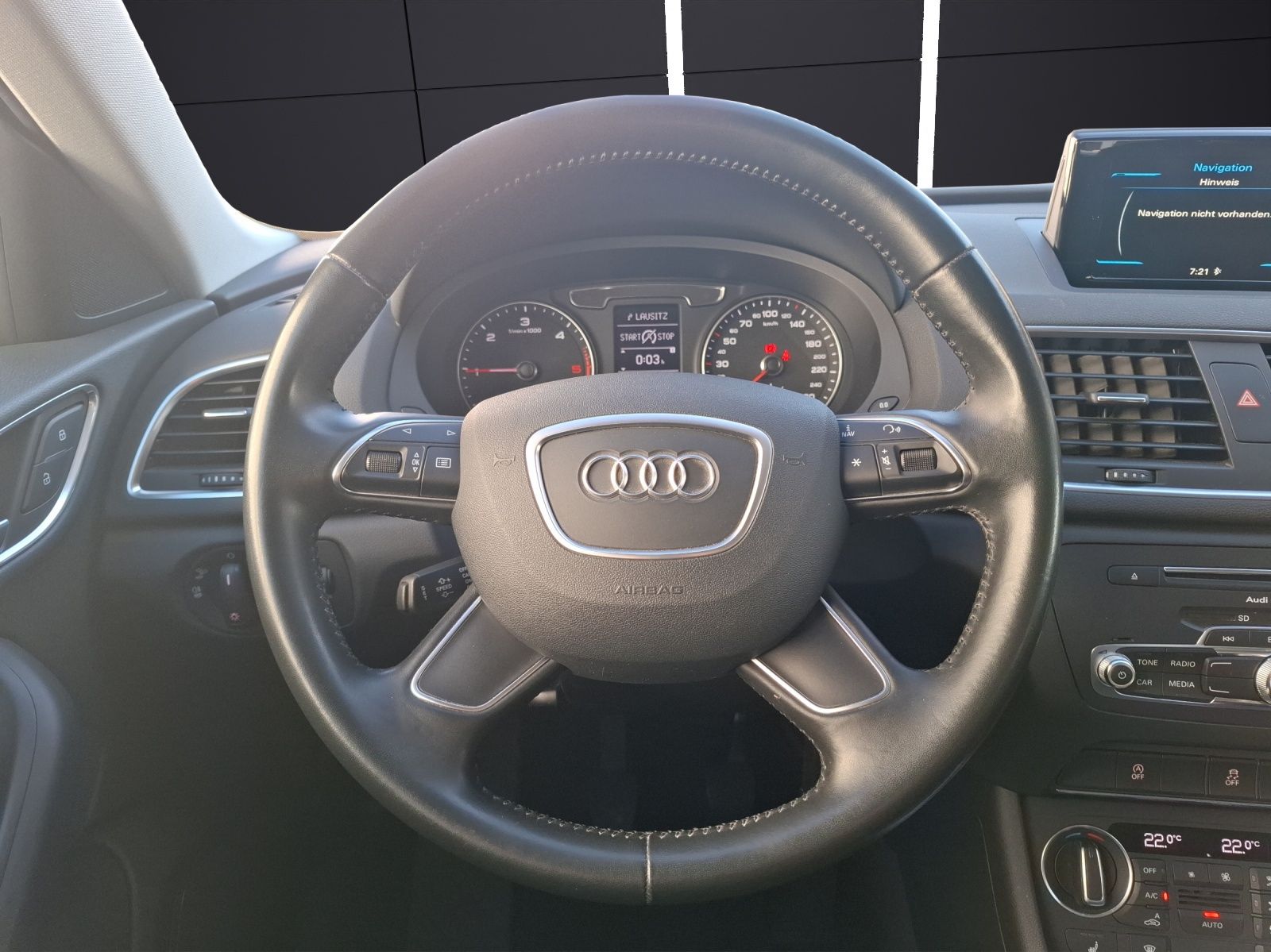 Fahrzeugabbildung Audi Q3 TDI LED AHK GRA PDC SH LM