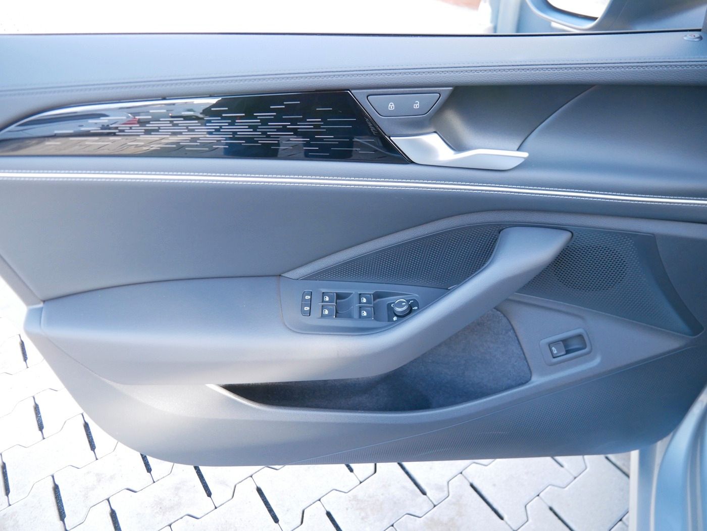 Fahrzeugabbildung Volkswagen Passat Variant 2.0 TDI Elegance NEU60T AHK Matri