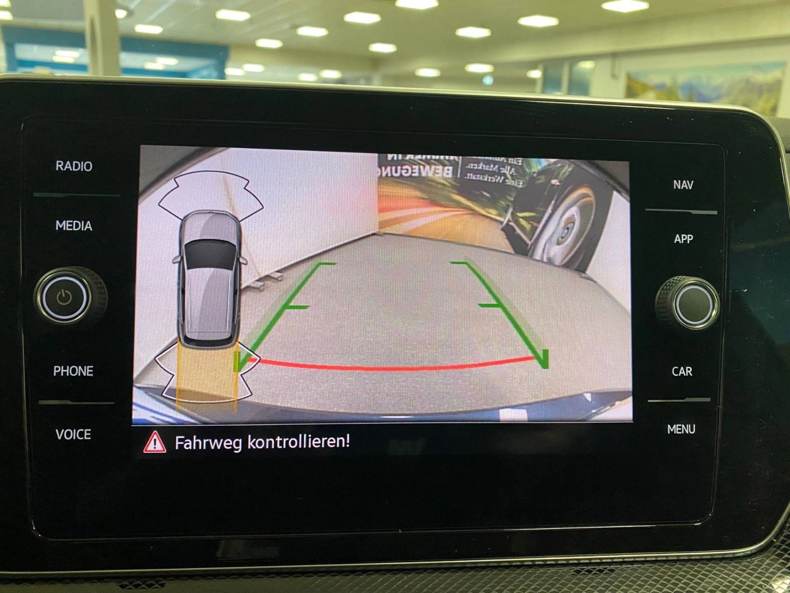 Fahrzeugabbildung Volkswagen T-Cross 1.0 TSI DSG R-Line+NAVIGATION+MATRIX+ACC