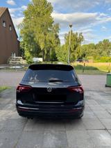 Volkswagen Tiguan 2.0 TSI DSG 4M R Line Standheizung 8 Fach - VW Tiguan Gebrauchtwagen in Duisburg