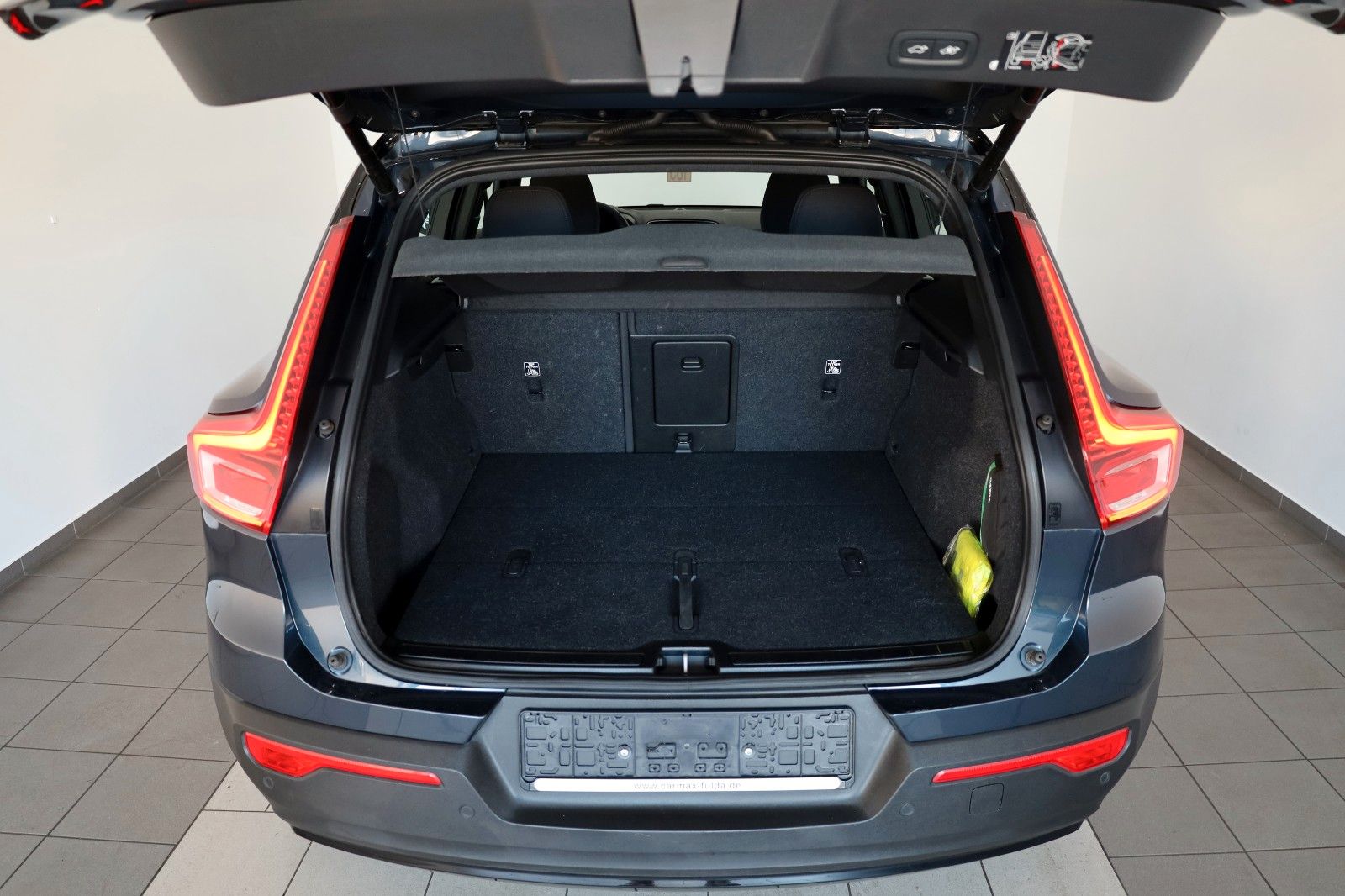 Fahrzeugabbildung Volvo XC40 Plus Recharge AWD,Navi,Kamera,SH,ACC