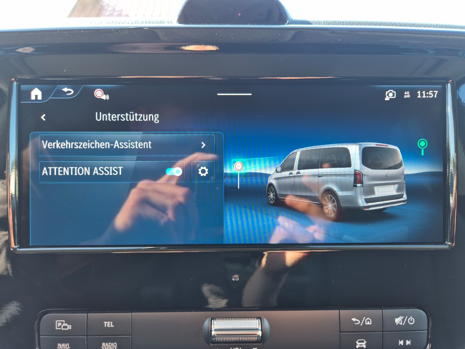 Fahrzeugabbildung Mercedes-Benz Vito 119 Tourer lang SELECT extralang LEDER*AHK