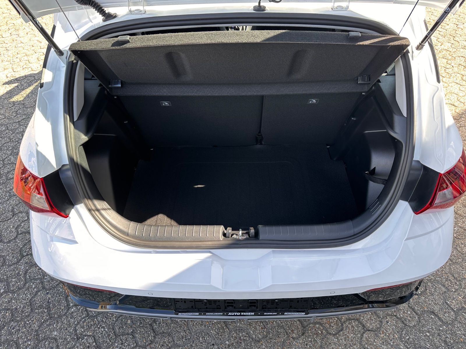 Fahrzeugabbildung Hyundai i20 1.0 T-GDI DCT Comfort APP/Navi/PDC/RFK/SHZG