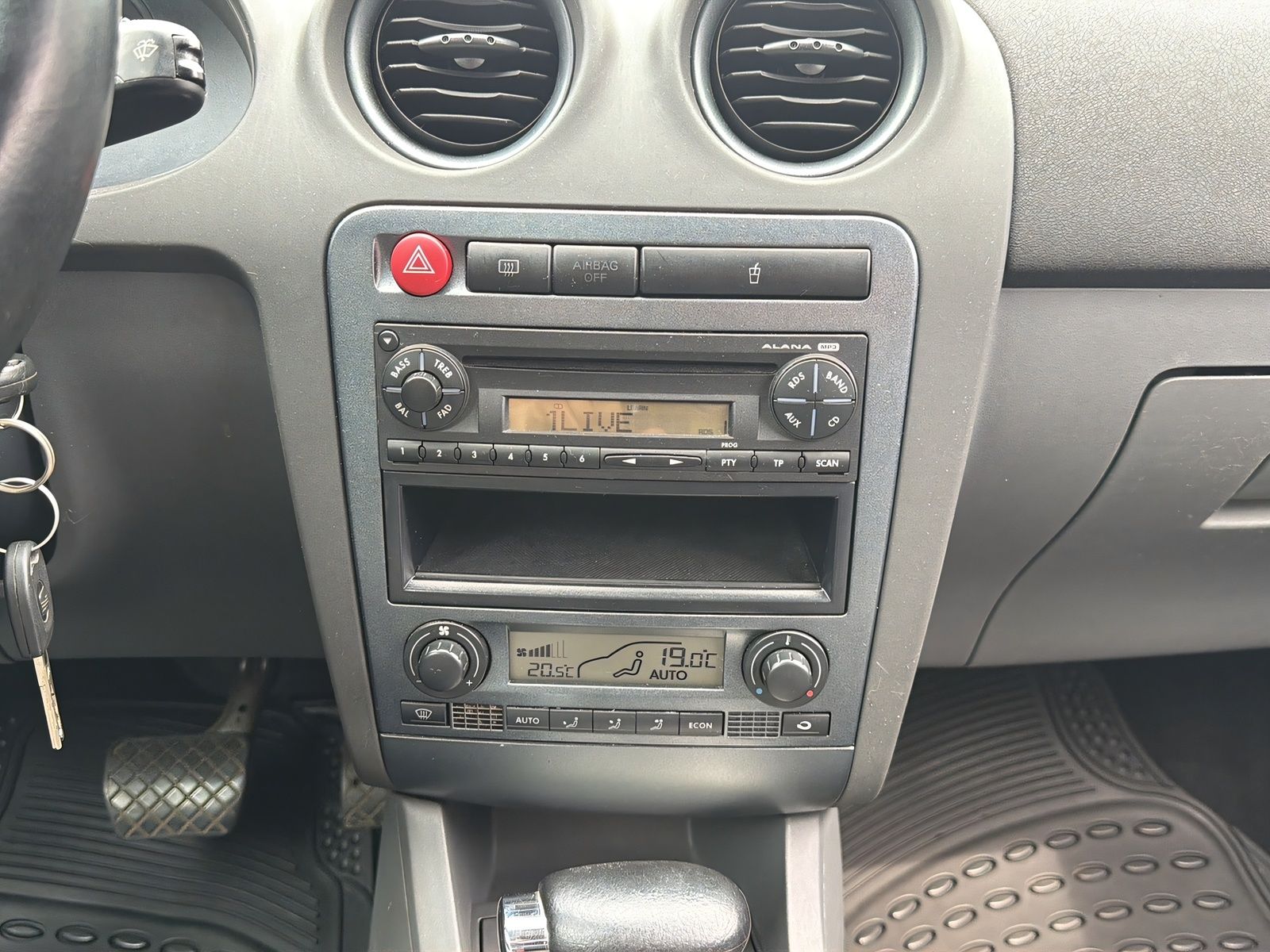 Fahrzeugabbildung SEAT Ibiza 1.4 Stylance AUTOMATIK KLIMAAUT. TEMPOMAT