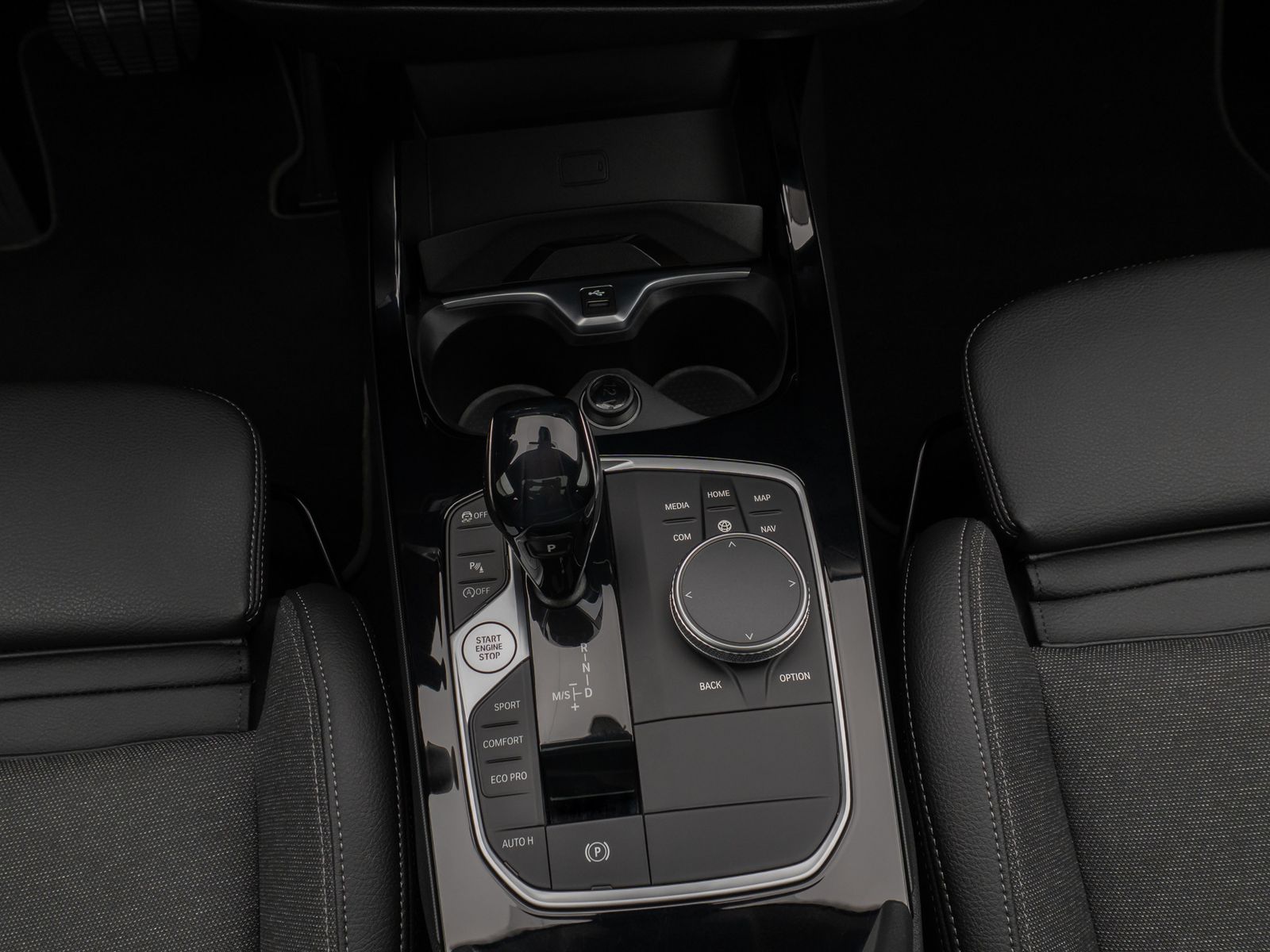 Fahrzeugabbildung BMW 220i Gran Coupé xD Sport Line HUD DAB Panorama