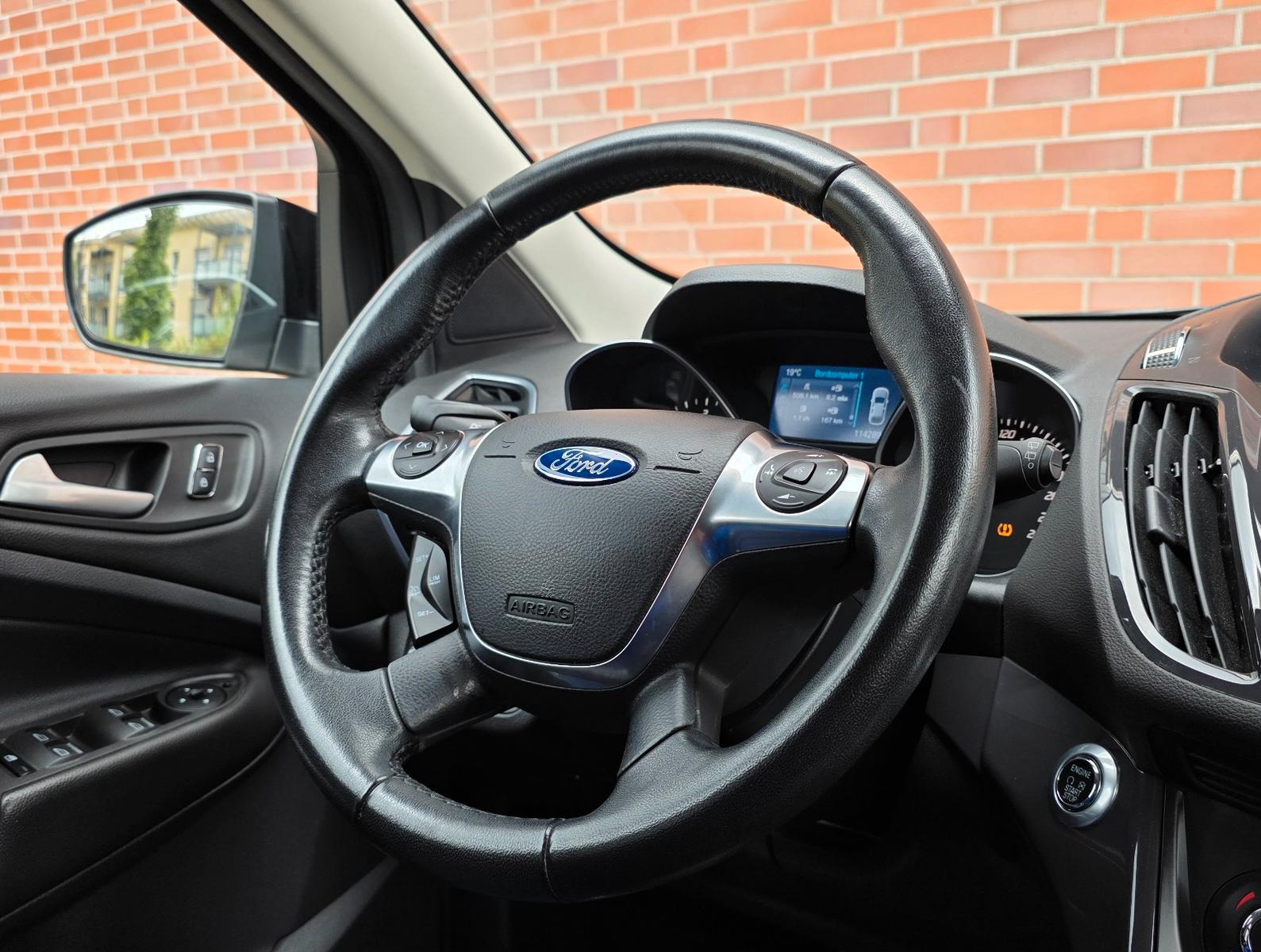 FORD KUGA 150CH - TITANIUM - 4X4 - BVM - HAYON ÉLECTRIQUE - PACK SPORT - COURROIE DE DISTRIBUTION NEUVE